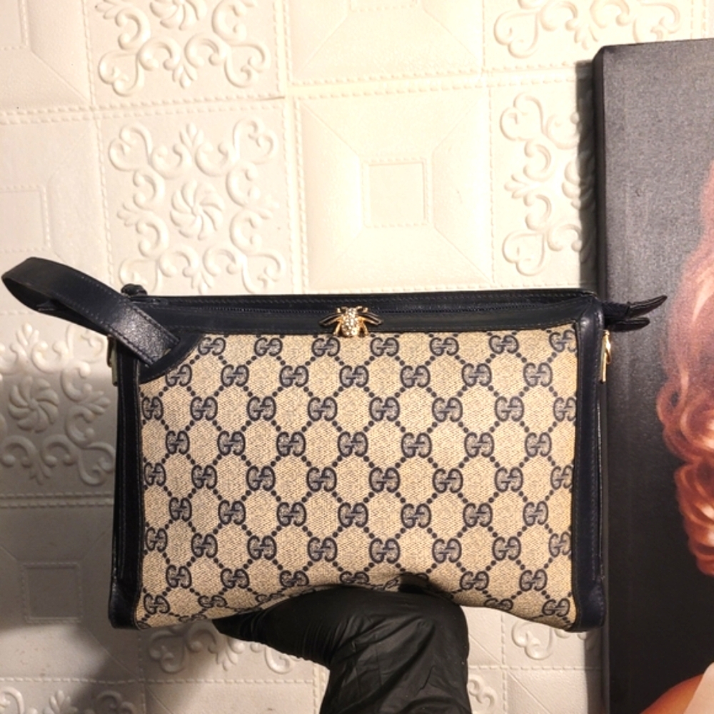 Gucci GG Supreme Canvas Navy 2 way wristlet Clutch Crossbody Bee Bag 70s Authent